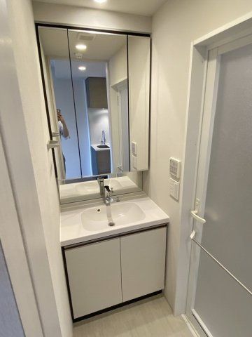 洗面設備　☆朝の支度に便利な独立洗面☆