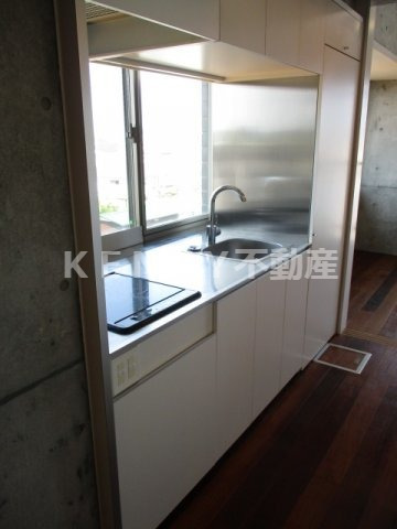 キッチン　コンパクトなキッチンで掃除もラクラク