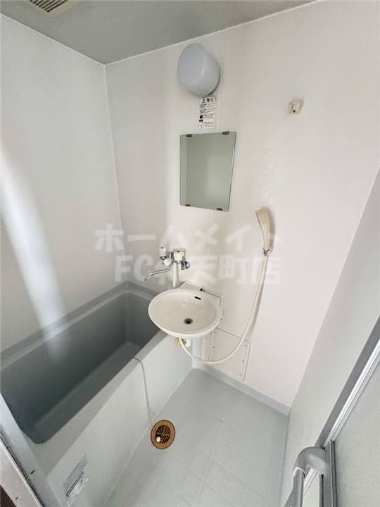 バス・シャワールーム　コンパクトで使いやすいお風呂です