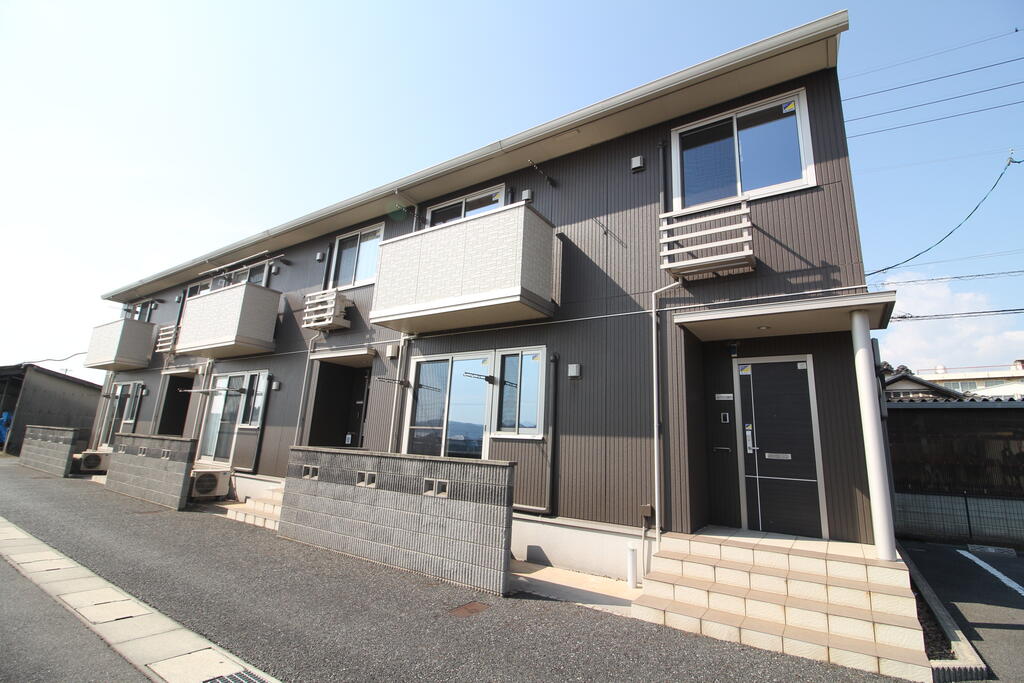 建物外観　新田の3LDKアパート♪