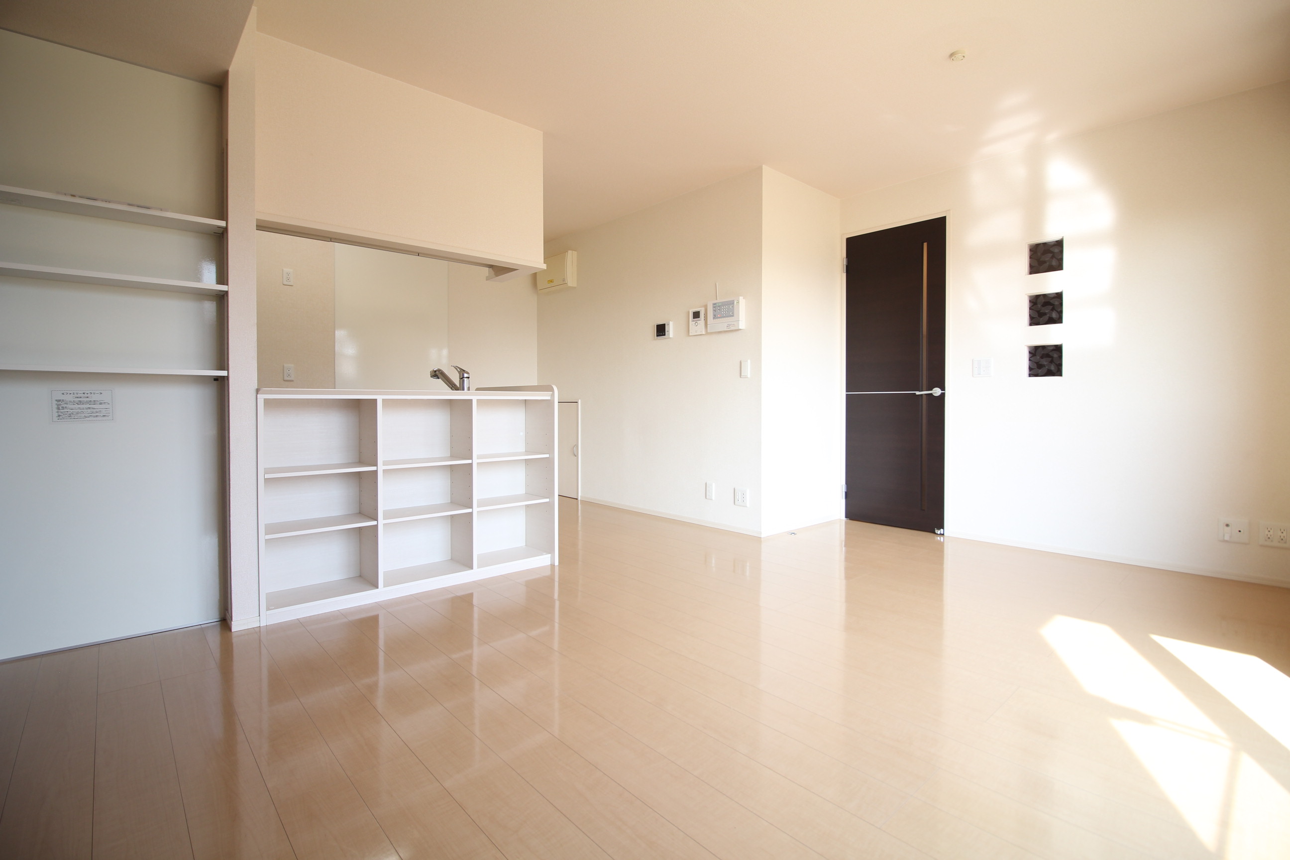 居室・リビング　13.5帖の広々したリビング♪