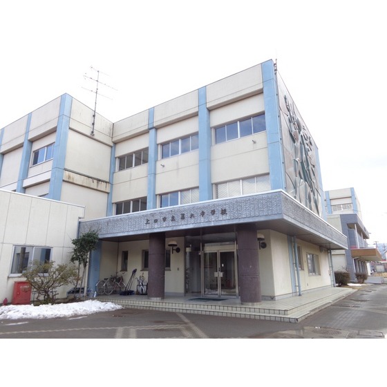 中学校　上田市立第六中学校（中学校）まで2347m