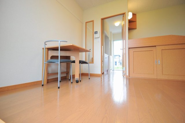 玄関　折りたたみ可能テーブル付き