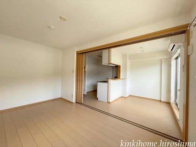 居室・リビング　※反転です。