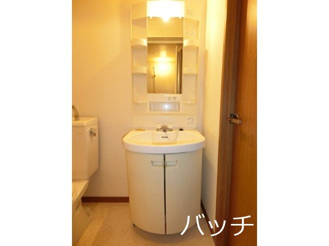 洗面設備　別号室の画像。現況を優先します。