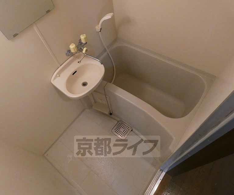 バス・シャワールーム　シンプルなバスです。