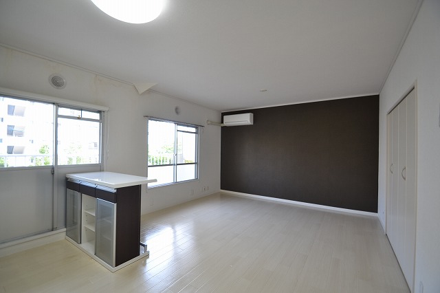 居室・リビング　同物件別号室の写真です。