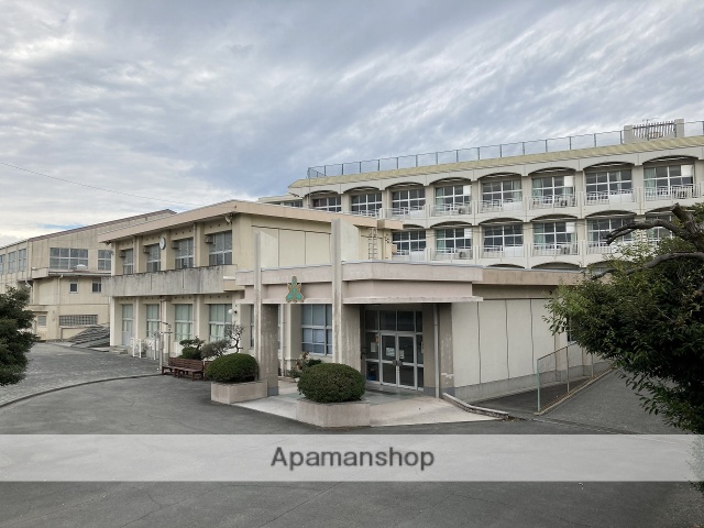 小学校　鷹岡小学校（小学校）まで208m