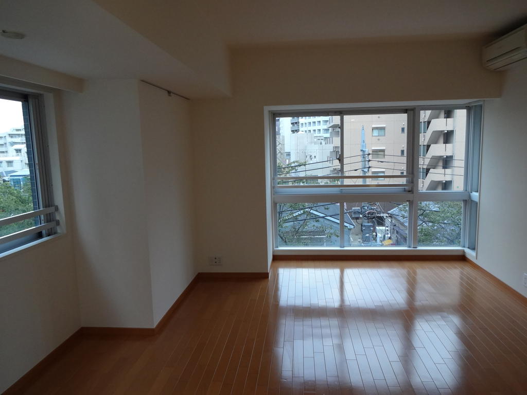 居室・リビング　同マンション別部屋