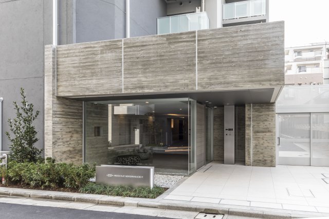 エントランス　落ち着いたエントランスです