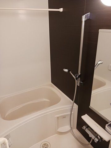バス・シャワールーム　コンパクトで使いやすいお風呂です