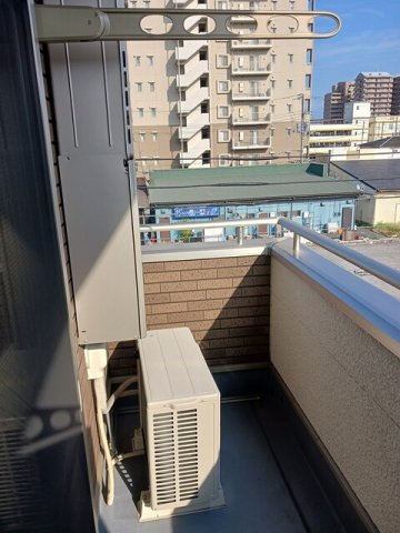 バルコニー　陽当たり良好なバルコニーです