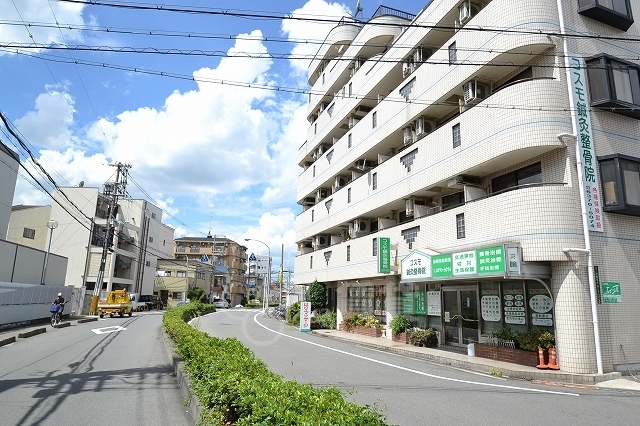 スーパー　イズミヤ　淡路店（スーパー）まで642m