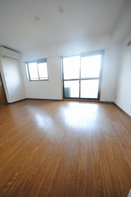 居室・リビング　写真は３０２号室