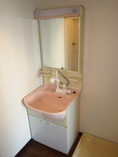 洗面設備　コンパクトで使いやすい洗面所