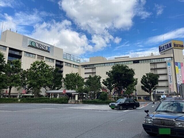 スーパー　富士ガーデン浦和コルソ店（スーパー）まで688m