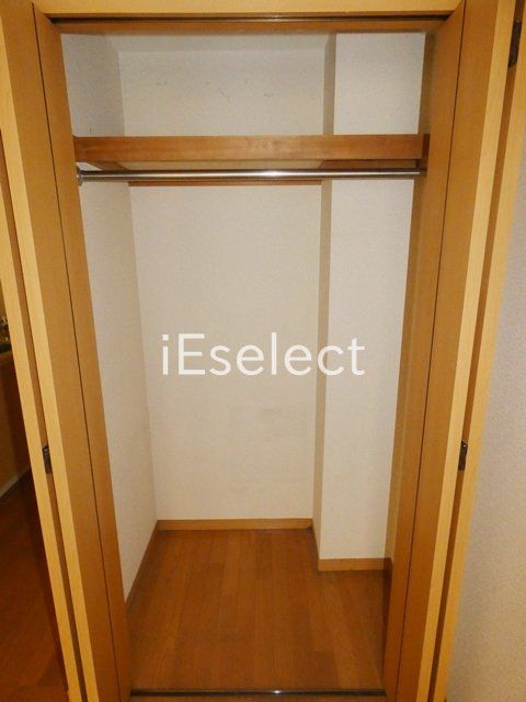 収納　長いコートもかけられるクローゼット