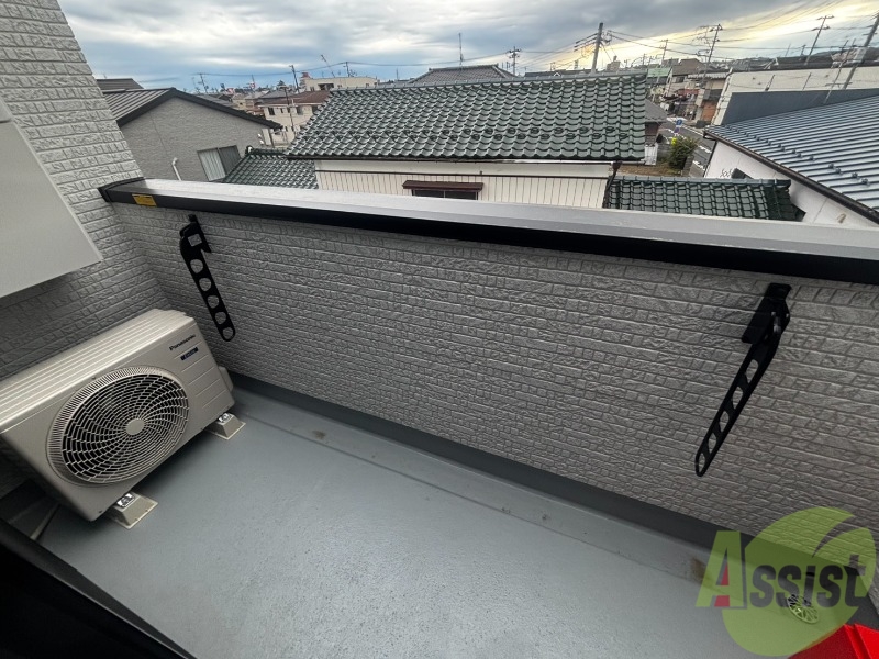 バルコニー　バルコニーは洗濯物を干すのに十分な広さがありますね。