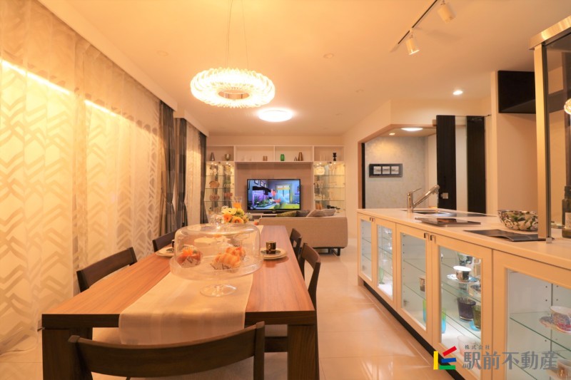 居室・リビング　モデルルームの写真です。