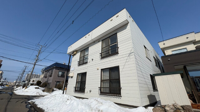 建物外観　木造２階建て♪