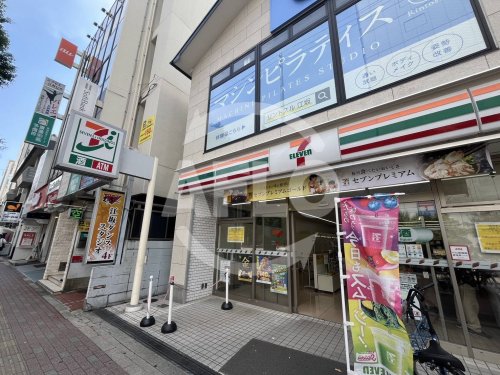 コンビニ　セブン-イレブン 江坂エスコタウン店（コンビニ）まで300m