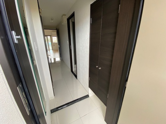 玄関　※別部屋の写真です