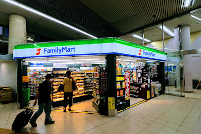 コンビニ　ファミリーマート近鉄上本町駅地上8番ホーム前店（コンビニ）まで496m