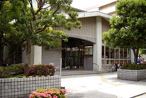 図書館　大阪市立天王寺図書館（図書館）まで528m