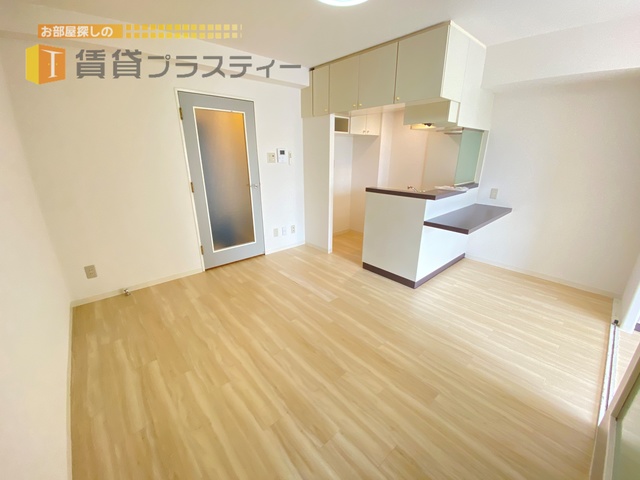 居室・リビング　嬉しいカウンターキッチン付き