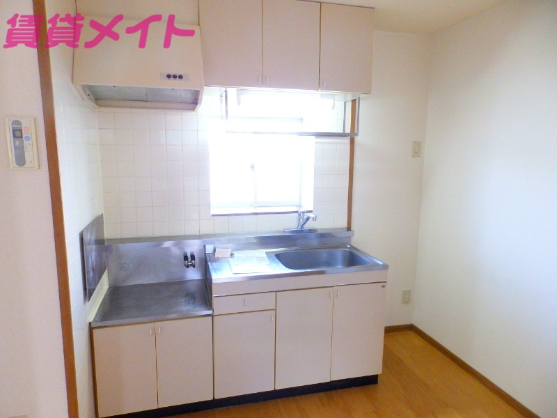 キッチン　別部屋参考写真です