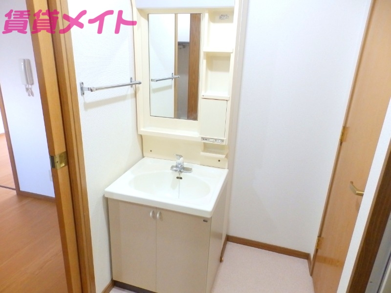 洗面設備　別部屋参考写真です