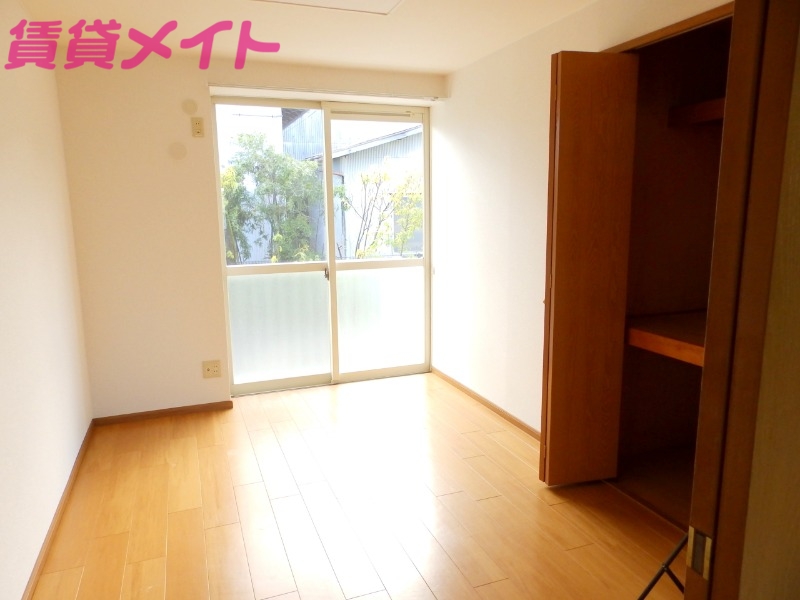居室・リビング　別部屋参考写真です