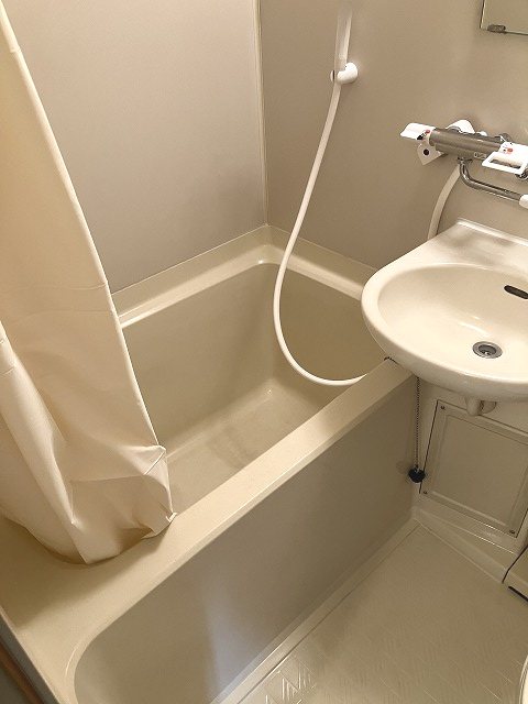 バス・シャワールーム　同じ建物部屋の部屋です。参考写真