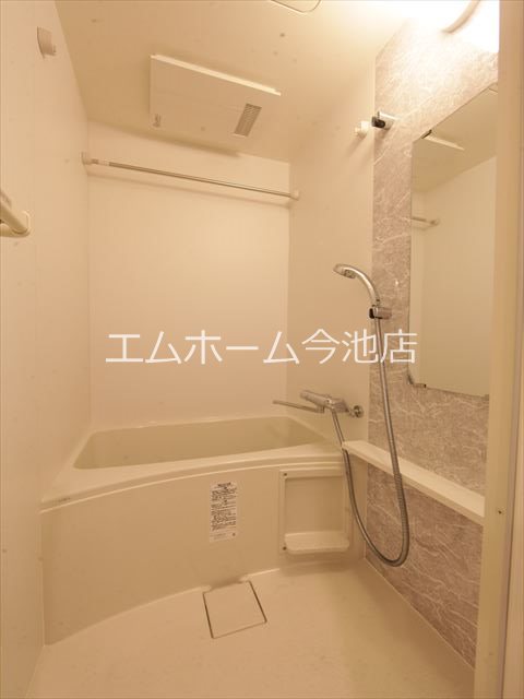 バス・シャワールーム　浴室暖房乾燥機能付バス