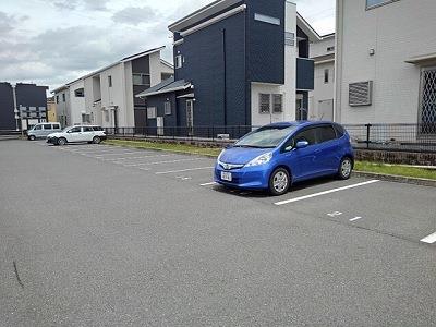 駐車場　敷地内