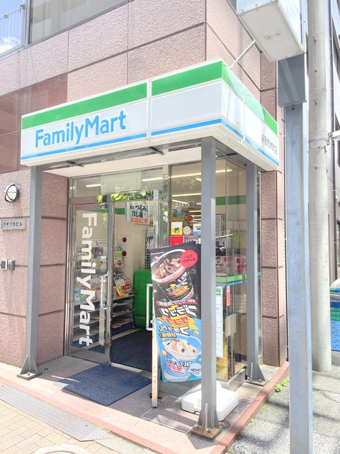 コンビニ　ファミリーマート新宿荒木町店（コンビニ）まで835m