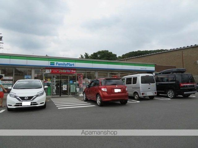 コンビニ　ファミリーマート（コンビニ）まで400m