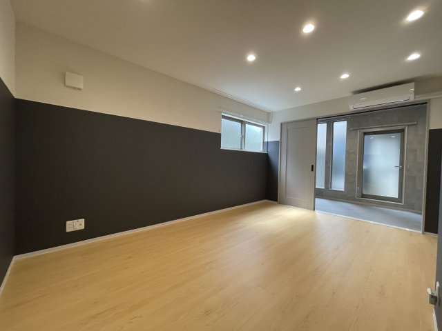 その他部屋・スペース　埋込式ダウンライトでお部屋が広々みえます♪