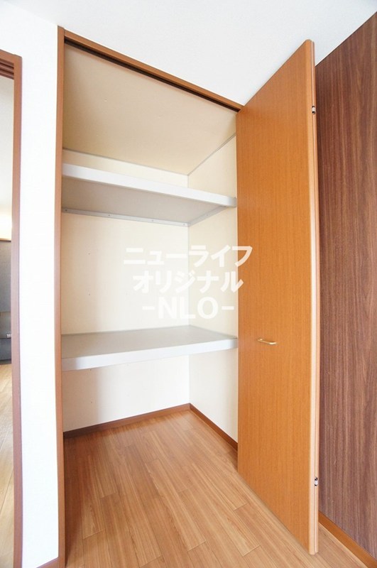 収納　奥行きがあり布団なども収納できます☆