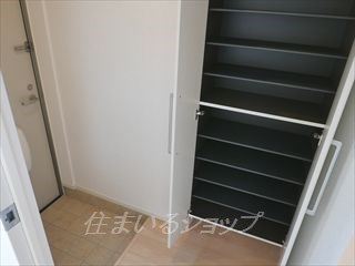 玄関　ミラー付き大型シューズボックス