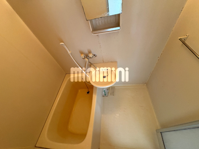 バス・シャワールーム　お風呂トイレは当然に別