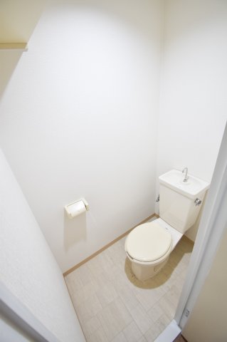 トイレ　清潔感があるトイレです。入るとホッとする、そんな空間。