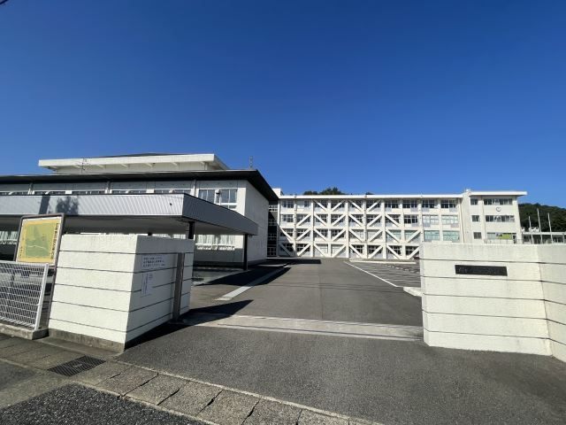 中学校　関市立緑ケ丘中学校（中学校）まで806m