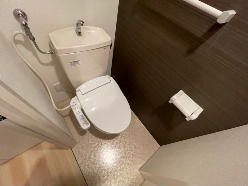 トイレ　こちらはトイレです。清潔感があり、安心して使用できます。