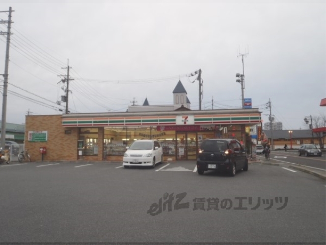 コンビニ　セブンイレブン本堅田５丁目（コンビニ）まで810m