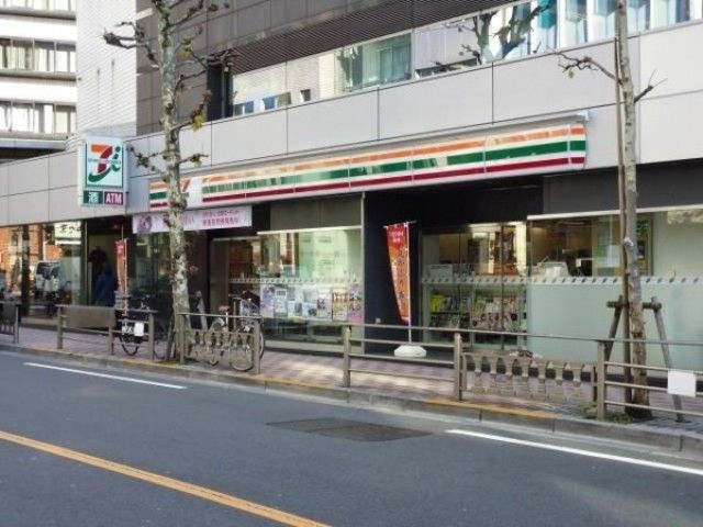 コンビニ　セブンイレブン港区南青山7丁目店（コンビニ）まで156m