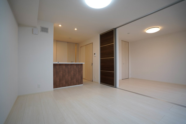 居室・リビング　同じ建物の別のお部屋
