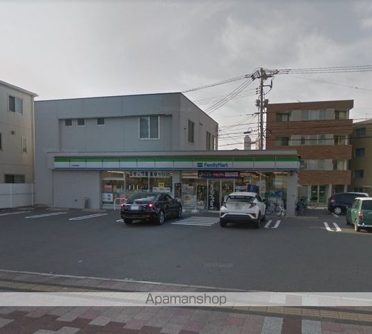 コンビニ　ファミリーマート（コンビニ）まで212m