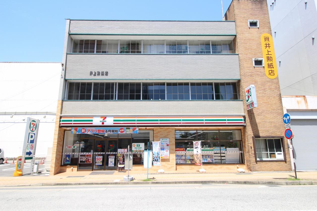 コンビニ　セブンイレブン長崎栄町店（コンビニ）まで196m