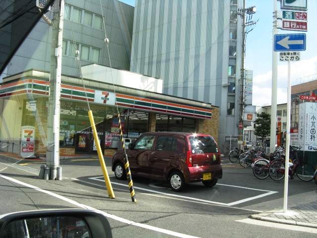 コンビニ　セブンイレブン（コンビニ）まで100m